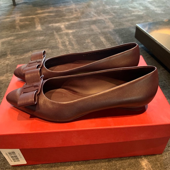 Viva 25mm pointed-toe pumps from SALVATORE FERRAGAMO. - Picture 3 of 12